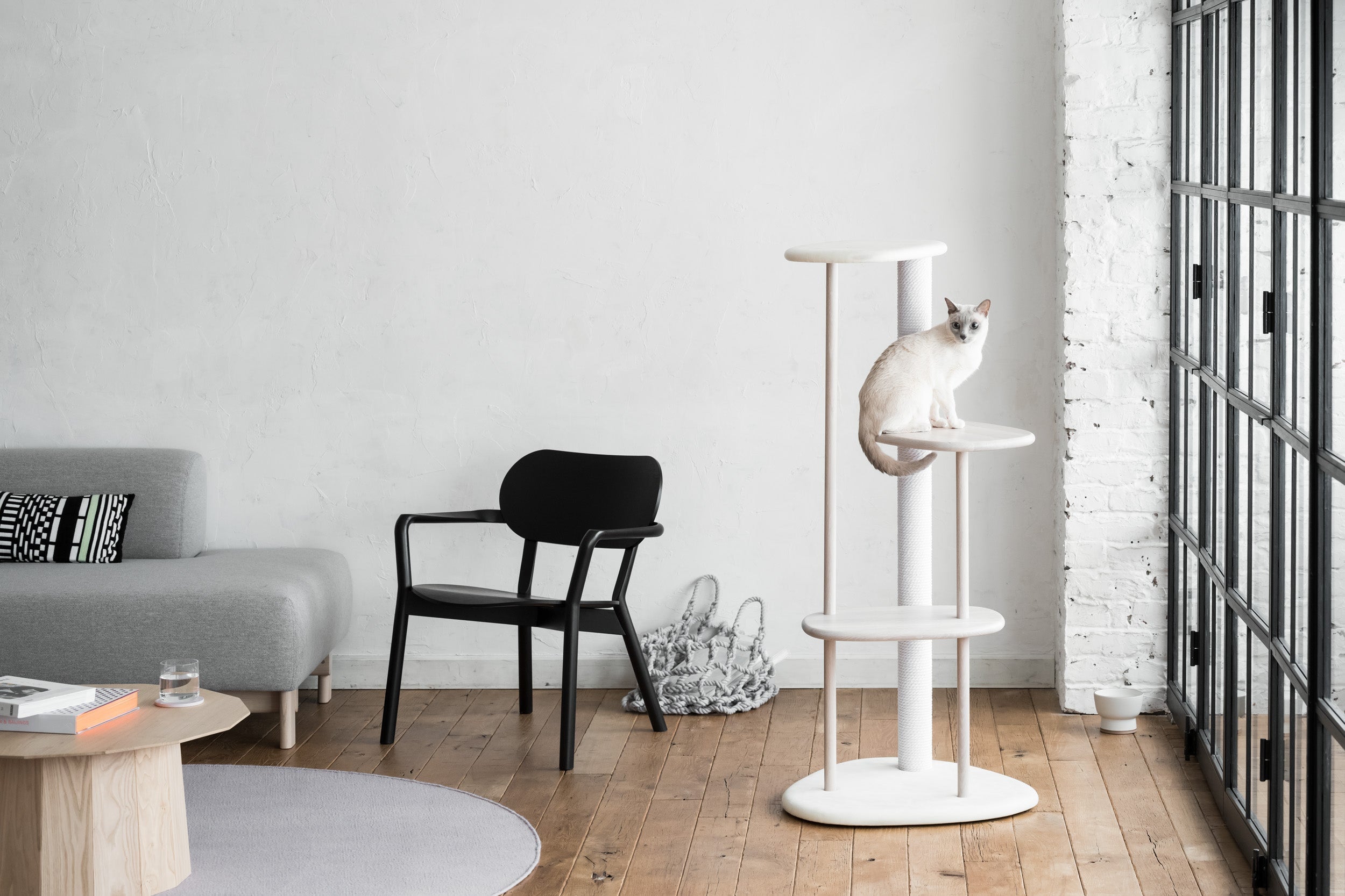 【値下げしました】カリモク家具　キャットトイレカバー　シアーホワイト KARIMOKU CAT TREE（White & sheer white）一部仕様変更のお知らせ